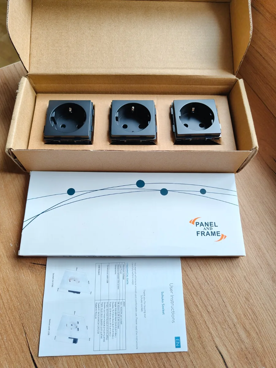 Розетка тройная 3 поста 16А 250В рамка стекло Черная,228mm